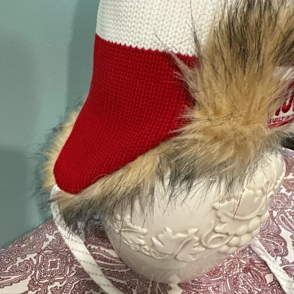 Red and White unisex adult bench GONGSHOW Hockey Hat w/Faux Fur Trim - Picture 4 of 8